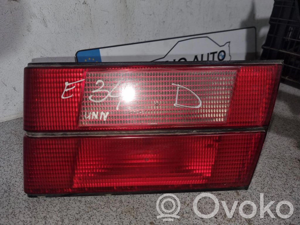 BMW 5 E34 Galinis žibintas dangtyje 