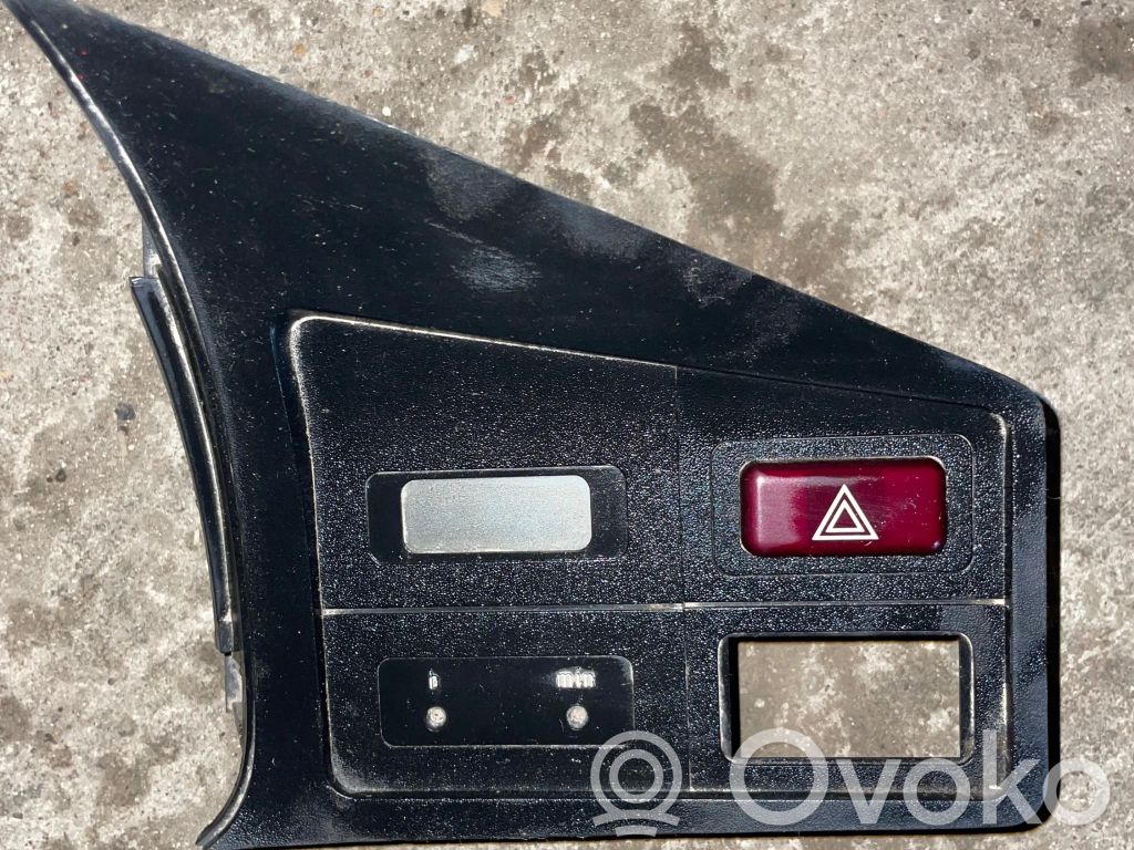 BMW 5 E28 Kita panelės detalė 