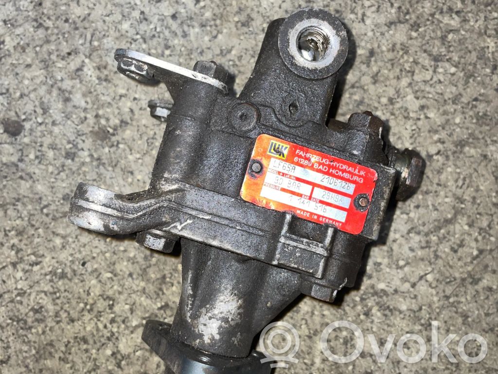 BMW 3 E36 Power steering pump 
