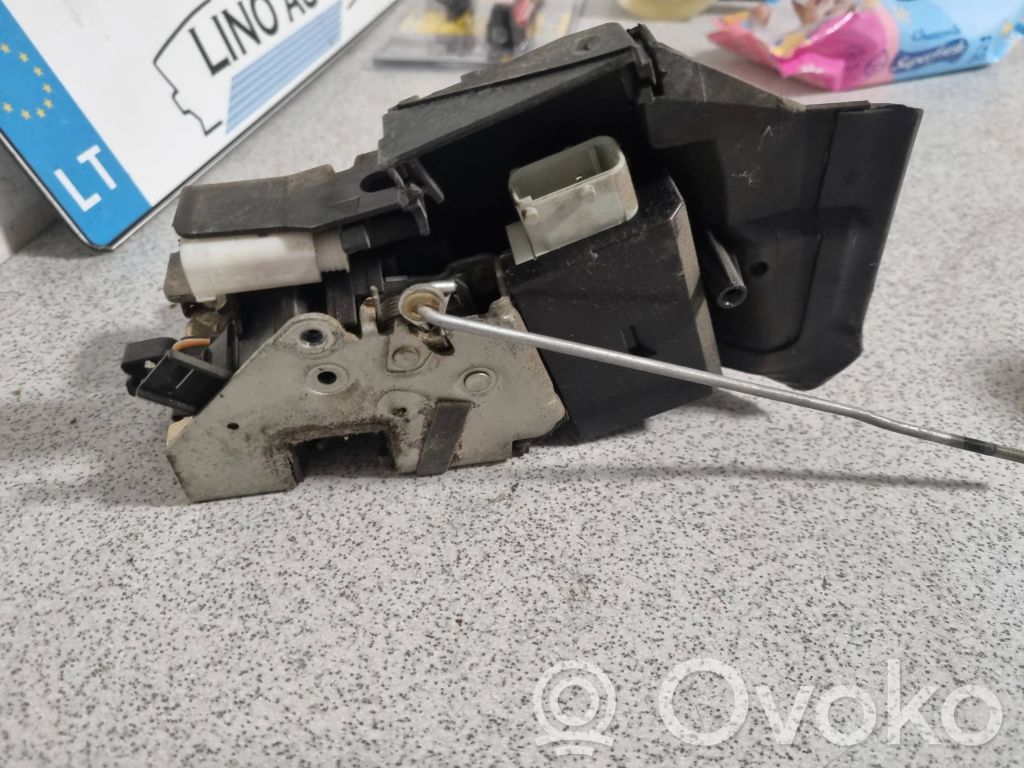 BMW 7 E38 Front door lock 