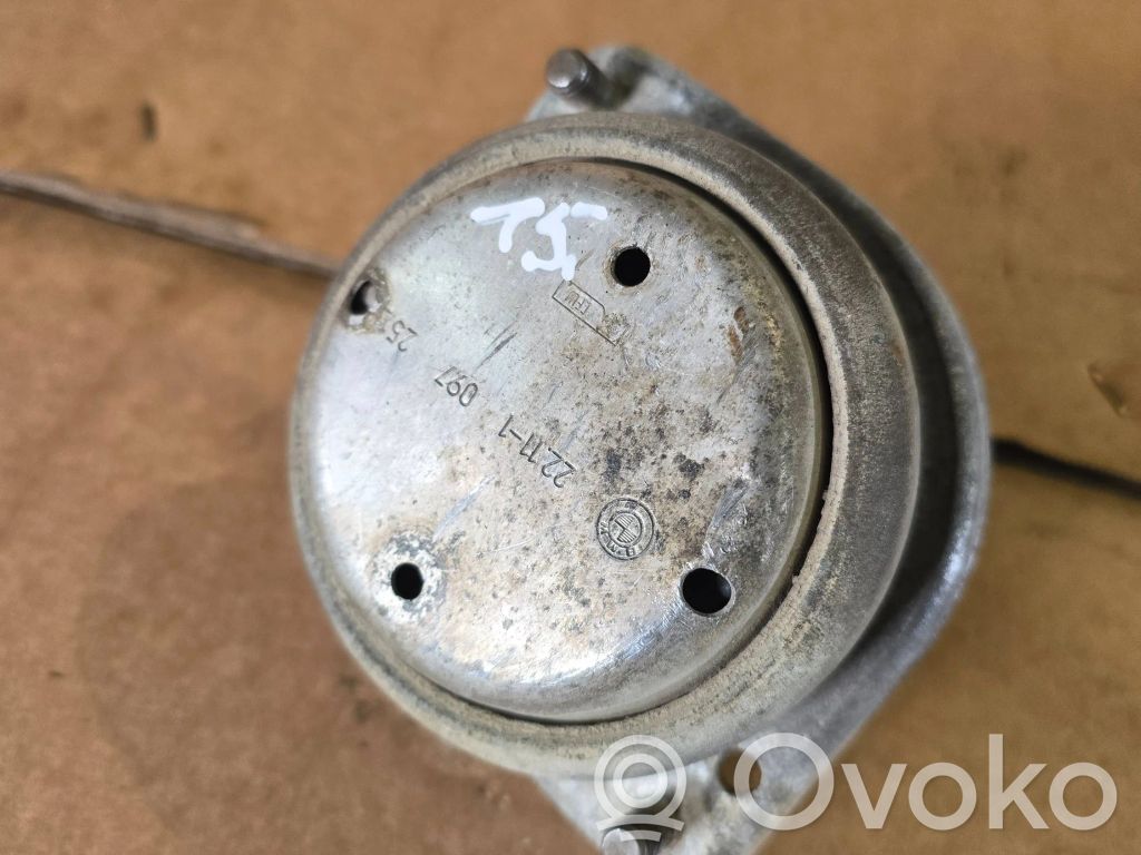 Engine mount bracket   22111097252