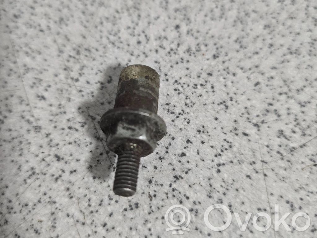 Mutterit/pultit   11121738608