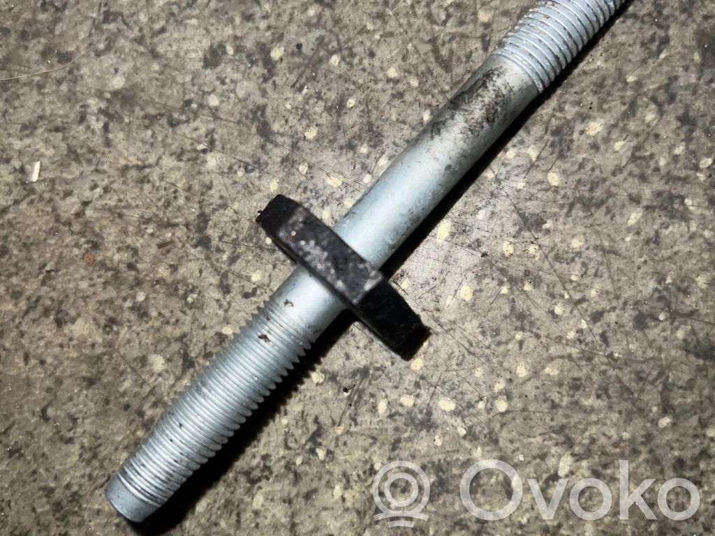 Tuercas/tornillos   33326760360