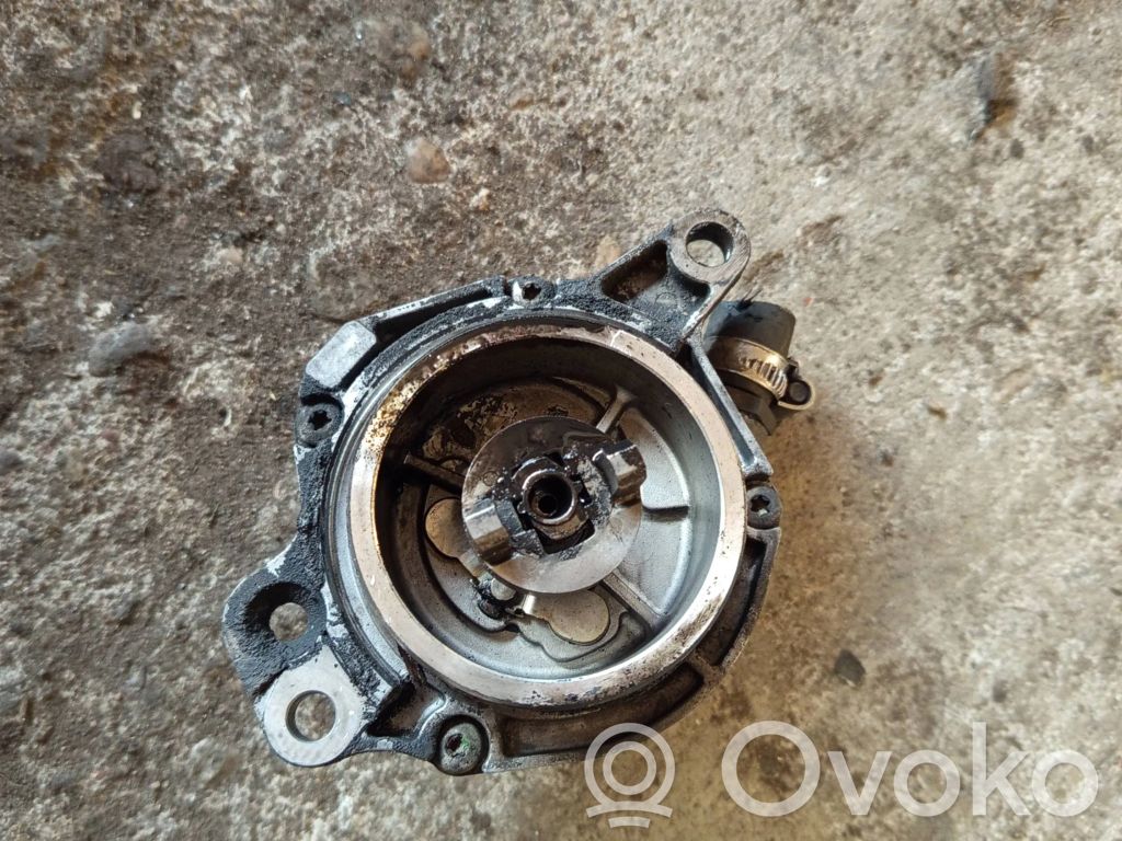 BMW 5 E39 Vakuumo pompa 