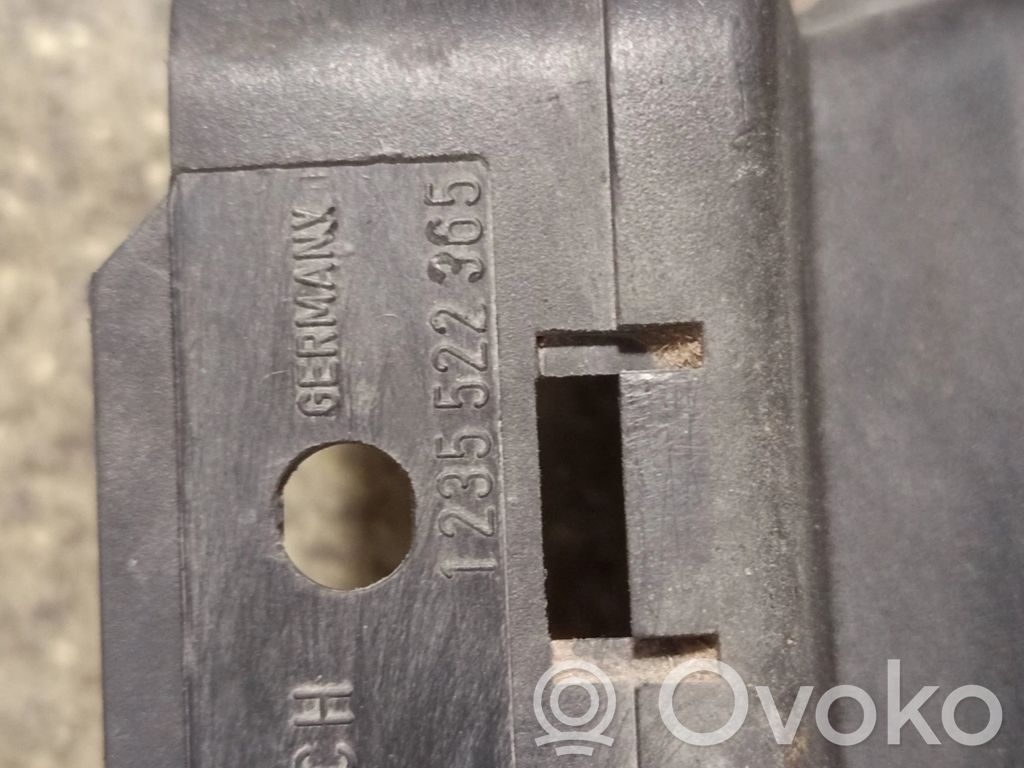 BMW 5 E34 Spark distributor cap 