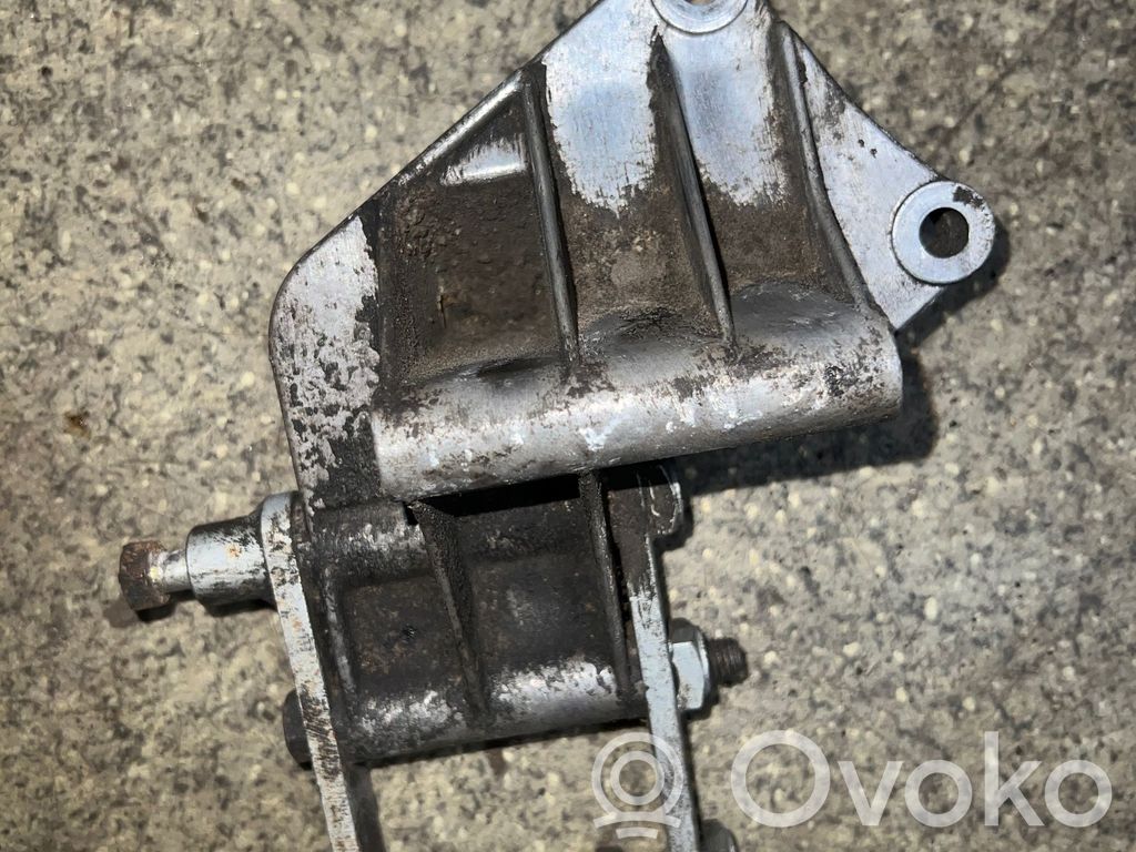 BMW 5 E34 Engine mount bracket 