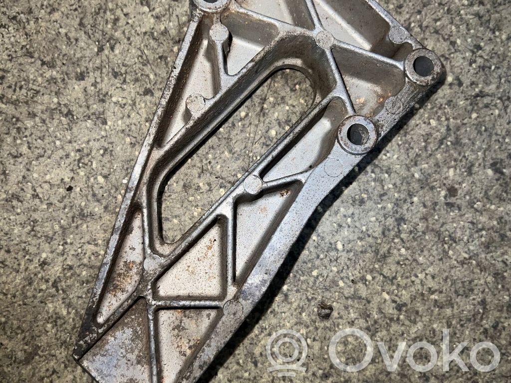 BMW 5 E34 Engine mounting bracket 