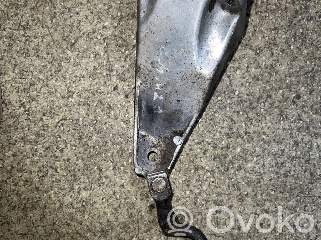 BMW 5 E34 Engine mounting bracket 