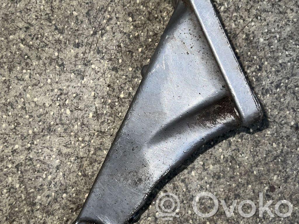 BMW 5 E28 Engine mounting bracket 