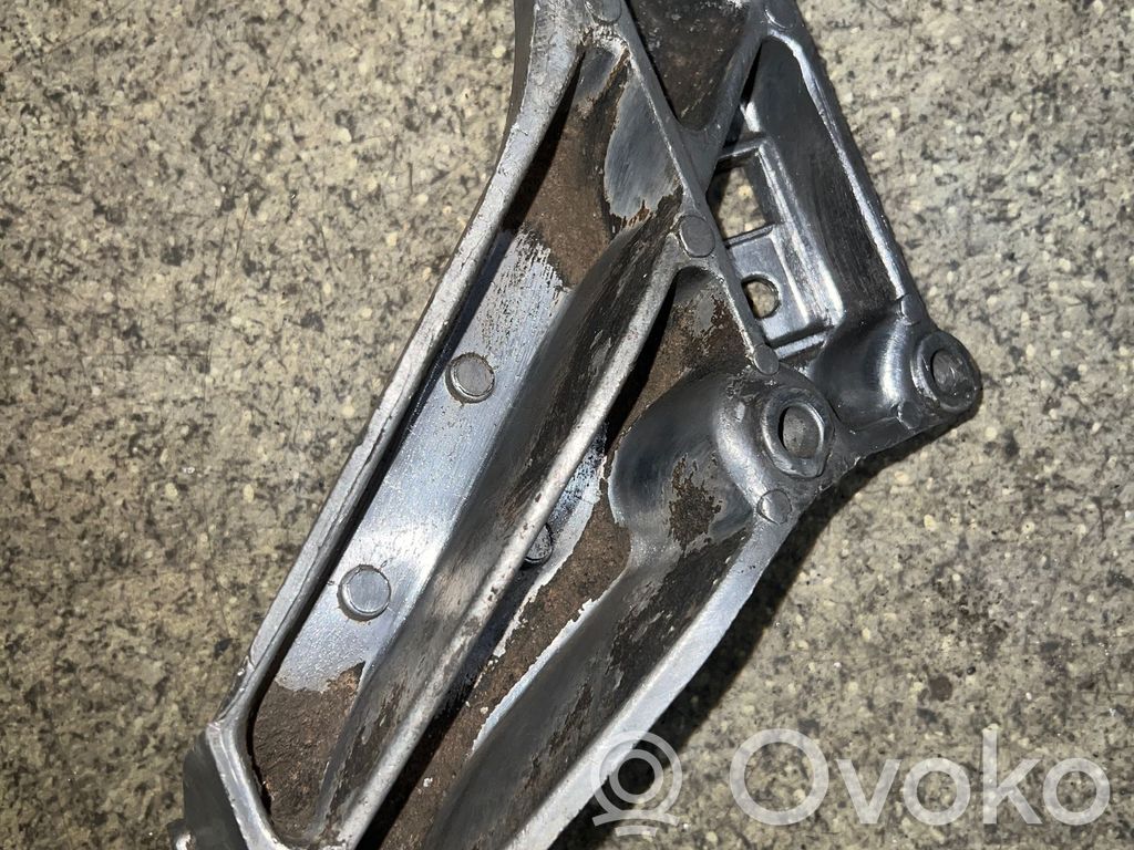 BMW 5 E28 Engine mounting bracket 