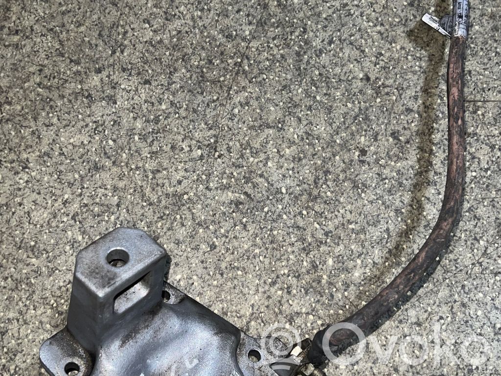 BMW 5 E39 Engine mounting bracket 