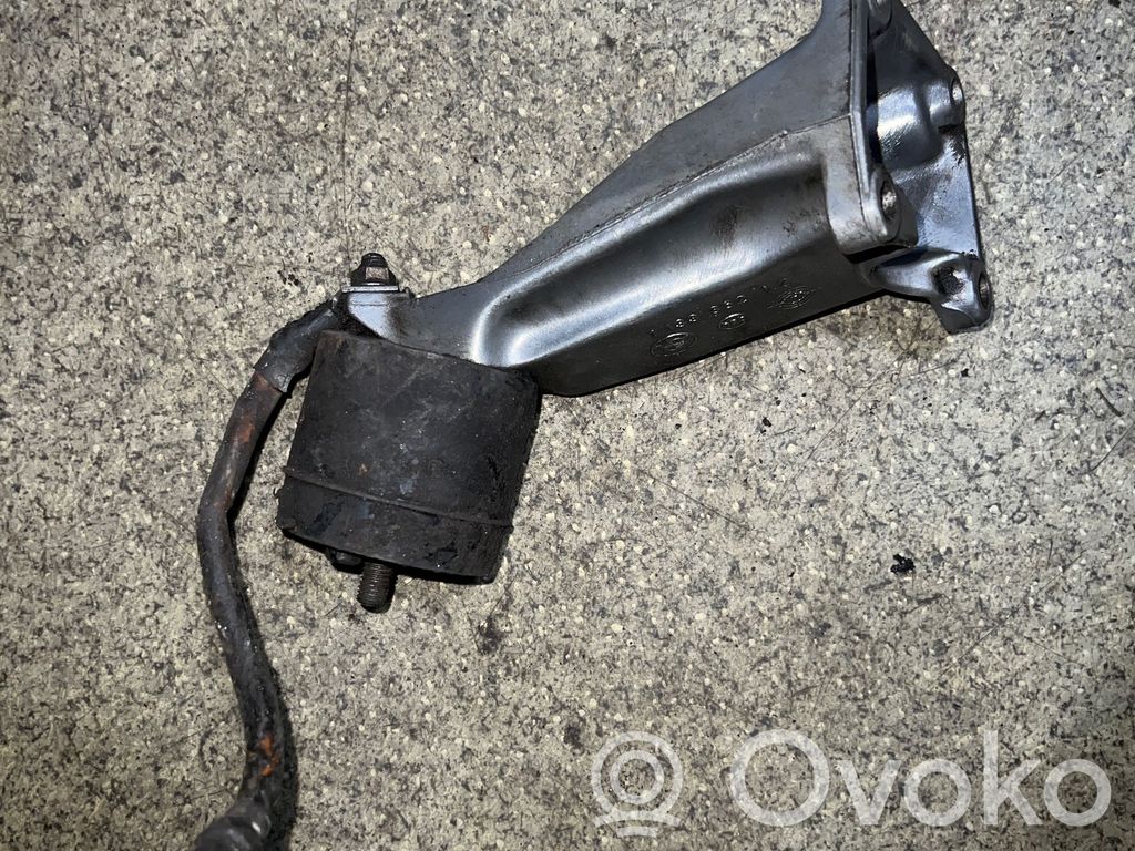 BMW 5 E34 Engine mounting bracket 