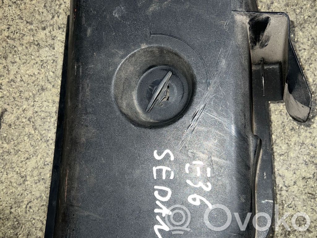 BMW 3 E36 Cubierta del soporte de la lámpara de la luz trasera 