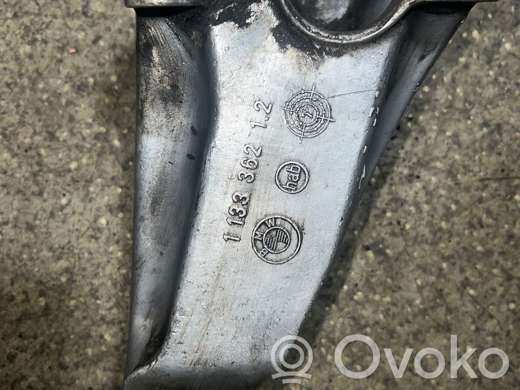 Engine mounting bracket   1133362