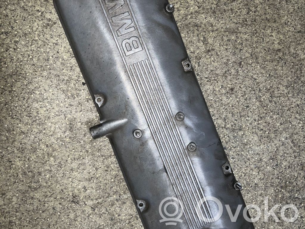 BMW 7 E32 Galvutės dangtelis 