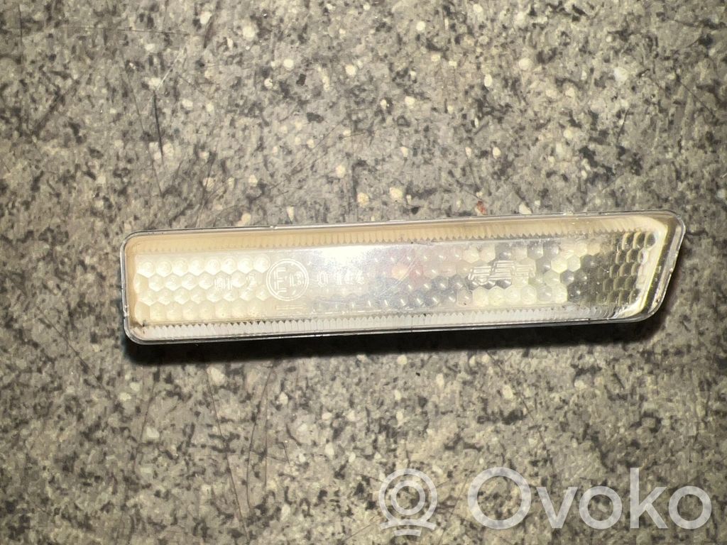 BMW X5 E53 Front fender indicator light 