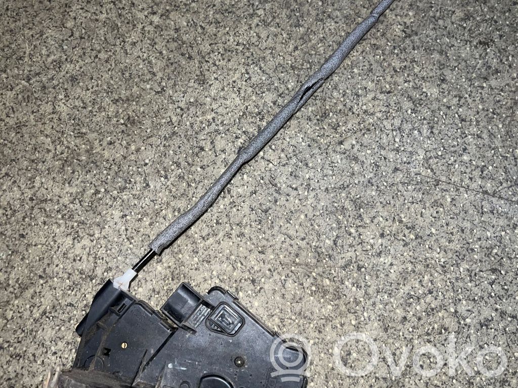 BMW 3 E46 Priekšpusē slēdzene 