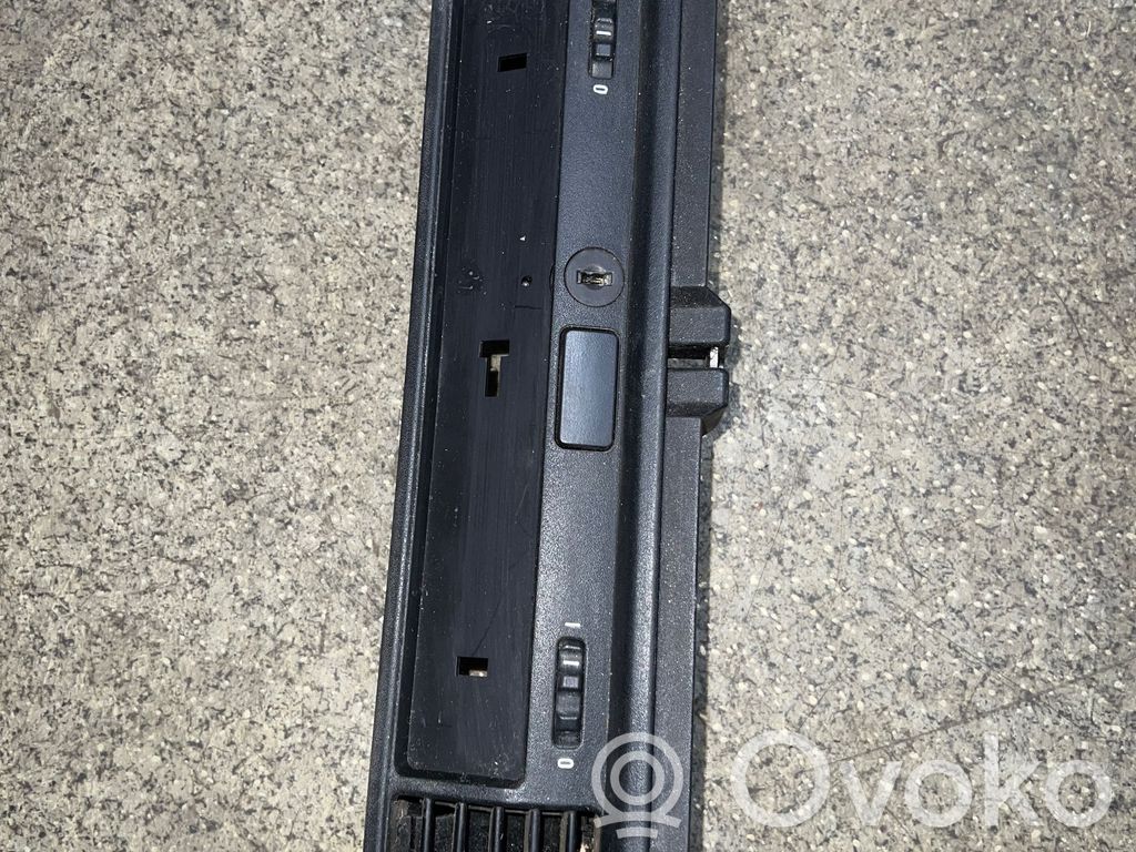 BMW 3 E36 Centrinės oro grotelės 