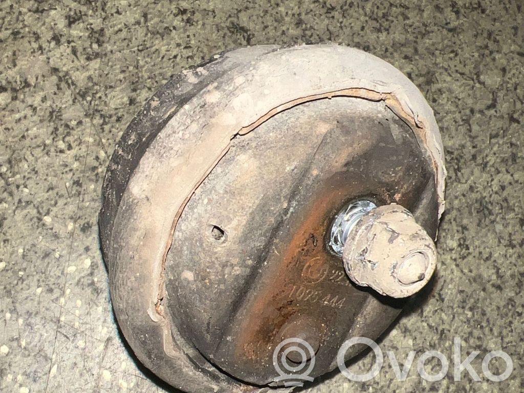 Engine mount bracket   1095444