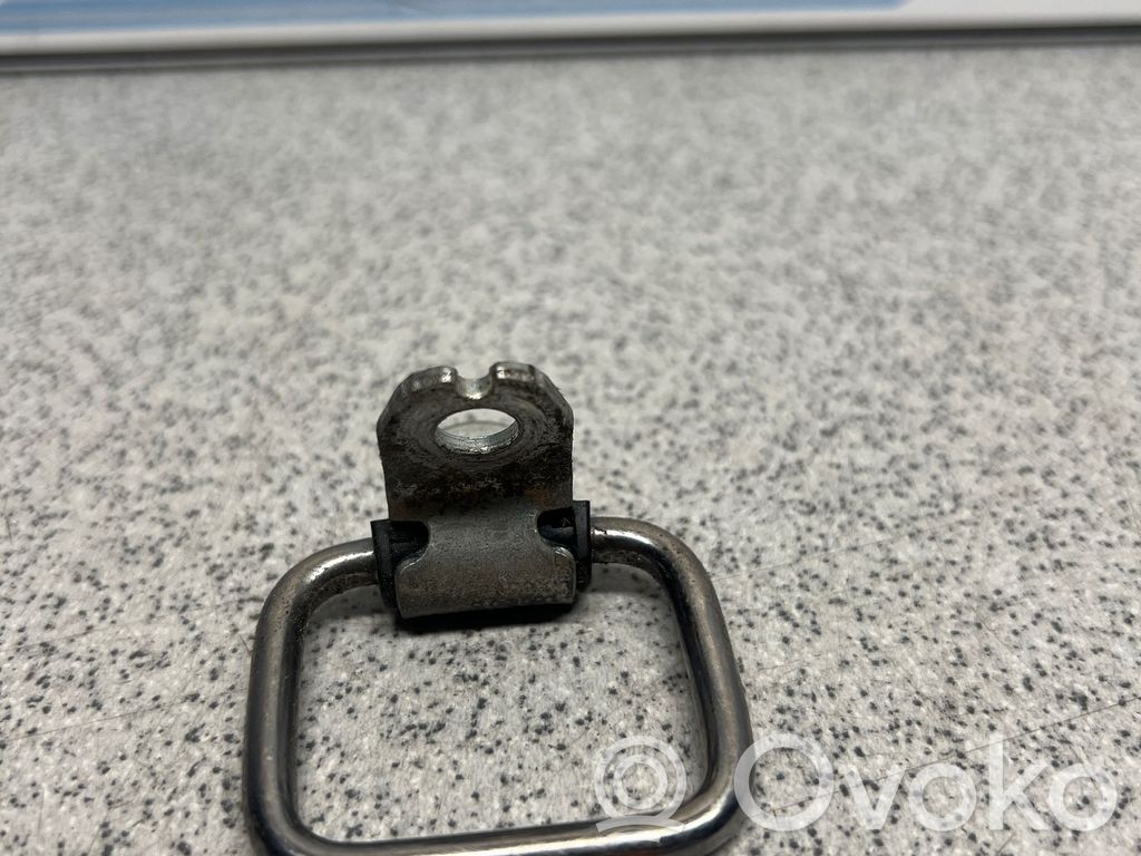 Tie down hook / loop   7068930