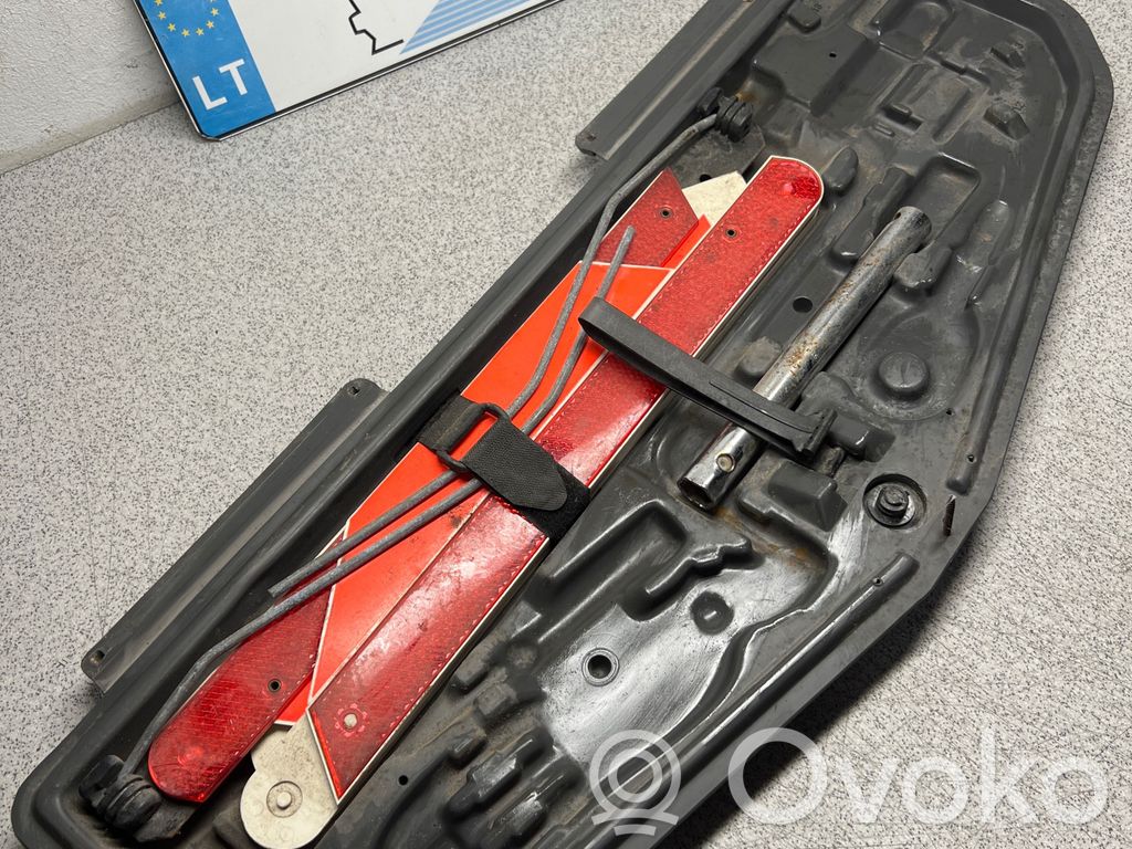 BMW 7 E38 Boîte à outils 