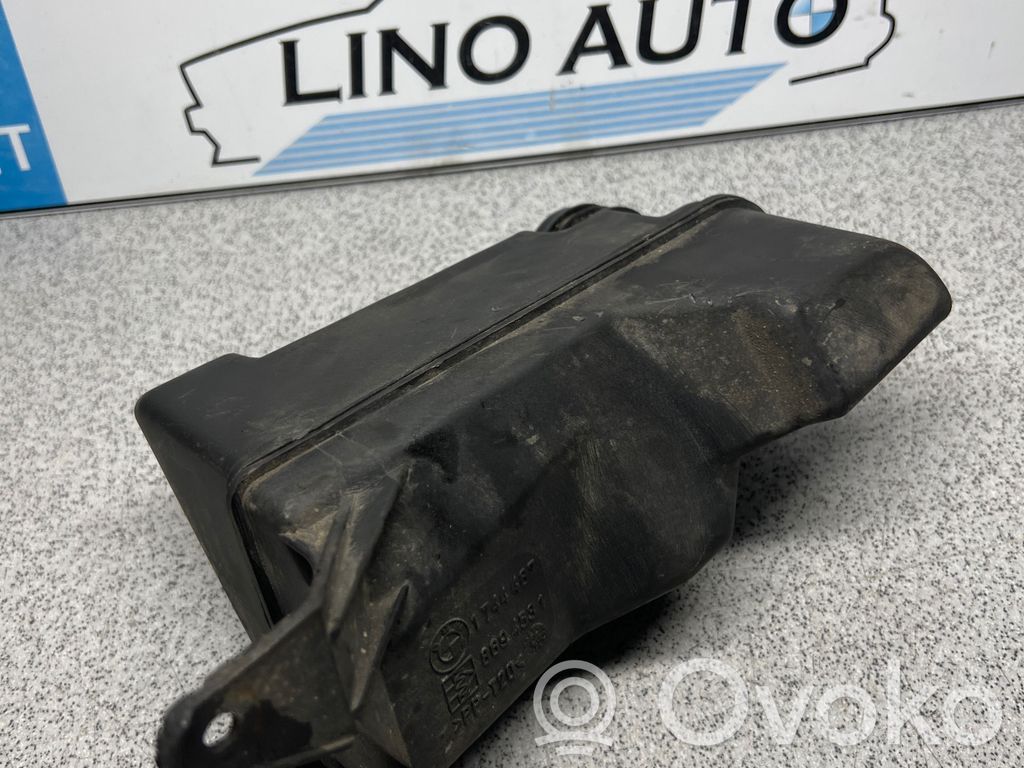 BMW 5 E39 Ilmanoton kanavan osa 