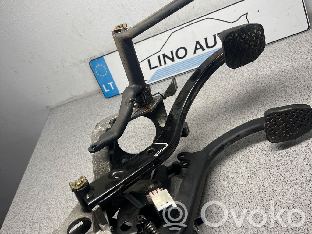 BMW 5 E39 Pedal assembly 