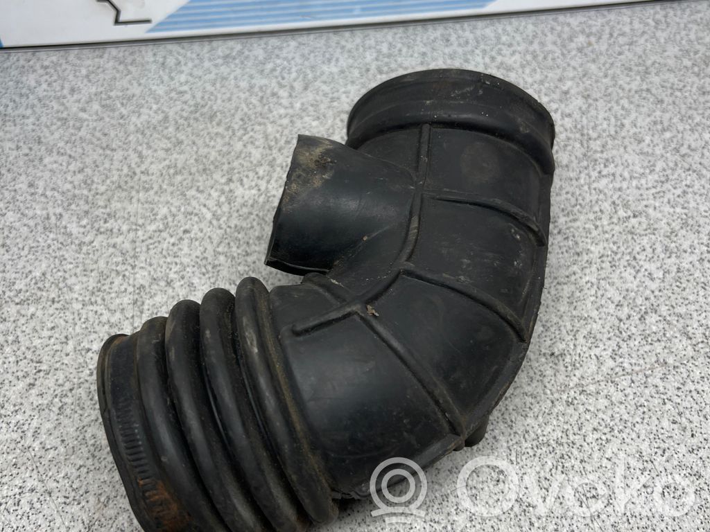 BMW 5 E39 Gaisa ieplūdes kanāla detaļas 