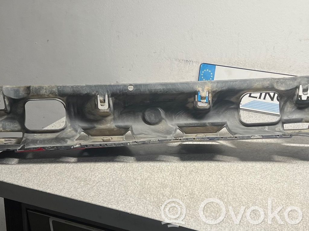 BMW 5 E60 E61 Aizmugurē bampera balka 