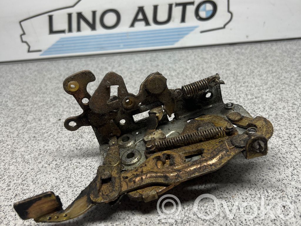 BMW 5 E28 Priekšpusē slēdzene 