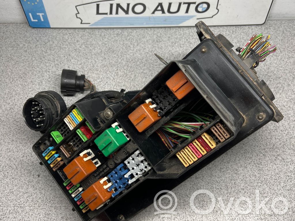 BMW 3 E36 Saugiklių dėžė (komplektas) 
