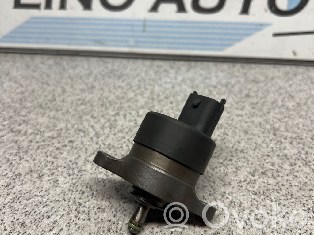 BMW 5 E39 Regulator presiune combustibil 