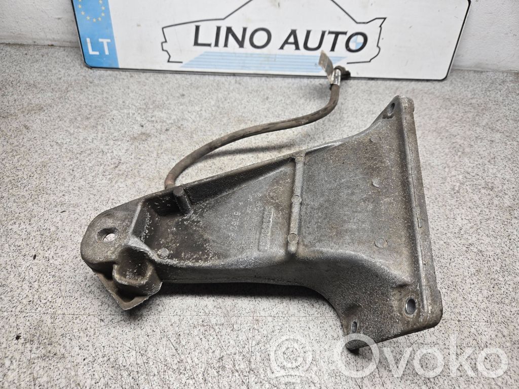 BMW 5 E39 Engine mounting bracket 