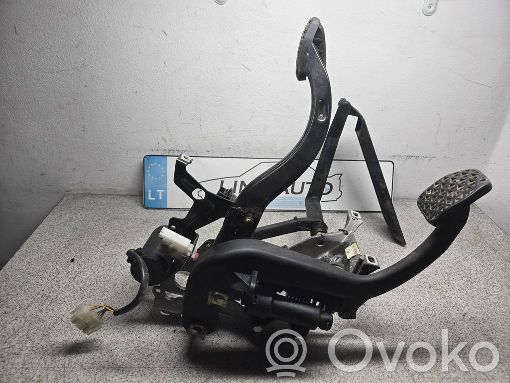 BMW 5 E39 Pedal assembly 
