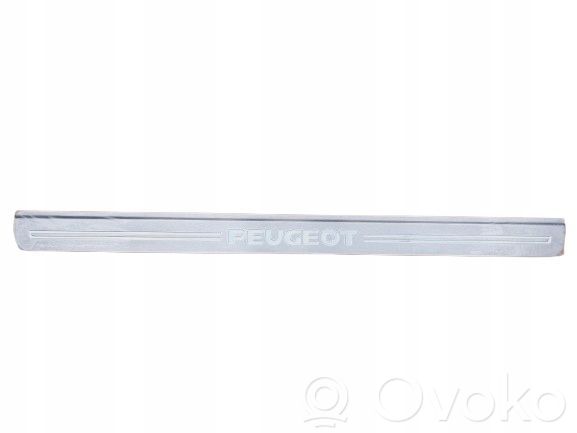 Peugeot 307 CC Kojų erdvės šonine apdaila 