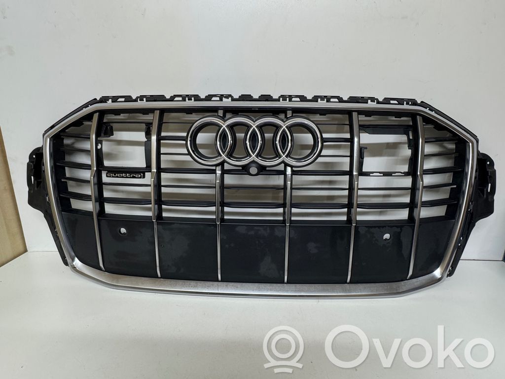 Audi Q7 4M Etupuskurin ylempi jäähdytinsäleikkö 