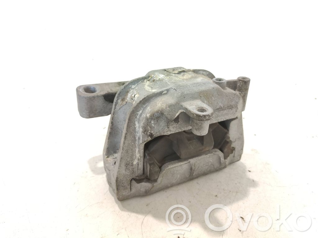 Volkswagen PASSAT B6 Engine mount bracket 