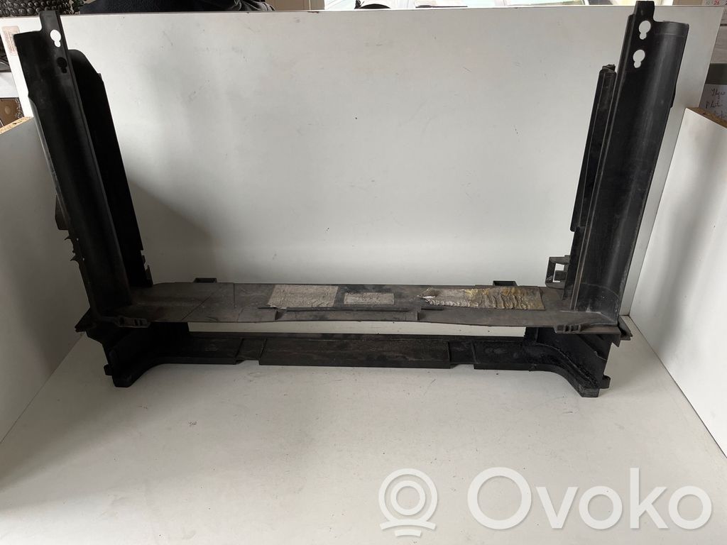 BMW 5 E60 E61 Laikiklis radiatorių panelės (televizoriaus) 