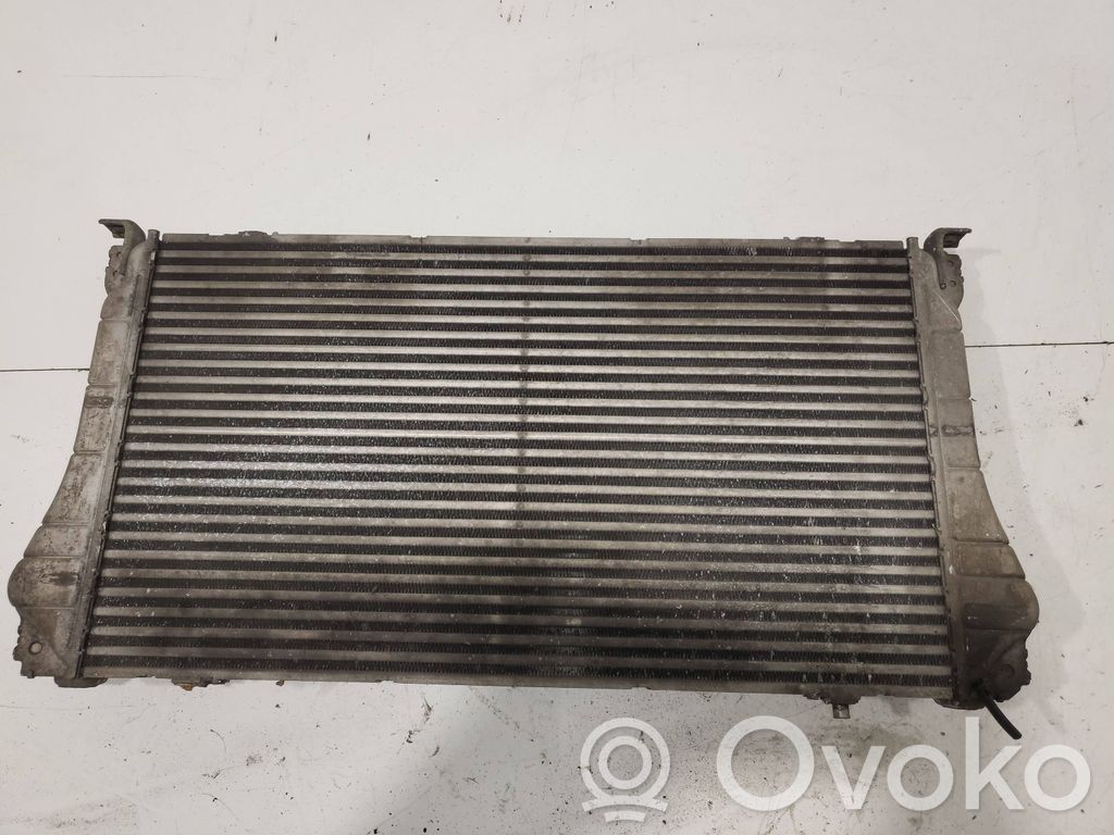 Toyota Avensis T270 Chłodnica powietrza doładowującego / Intercooler 
