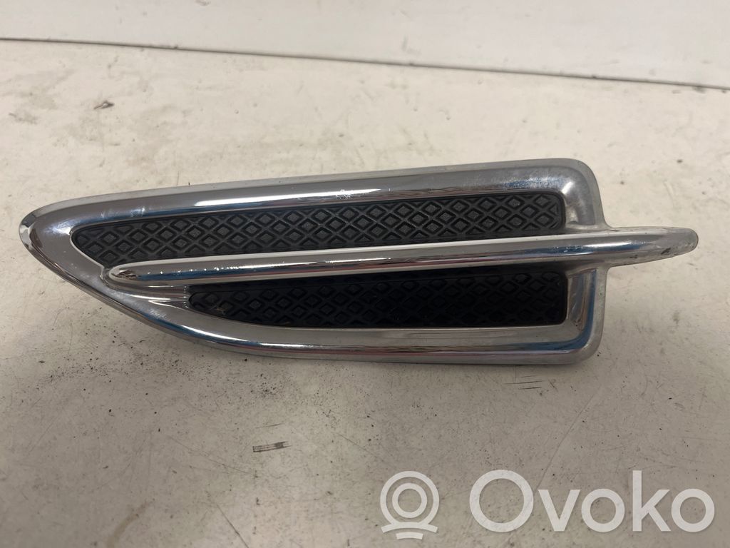 Ford Kuga II Lokasuojan lista (muoto) 