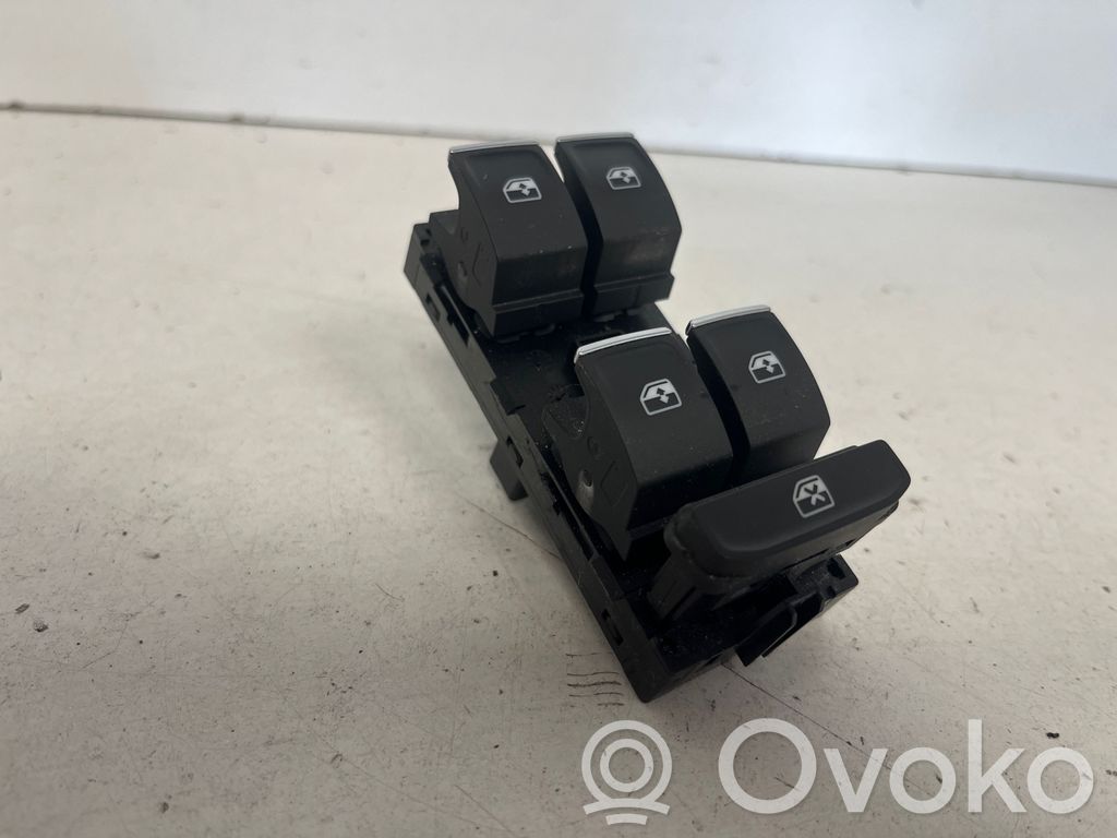 Volkswagen Tiguan Electric window control switch 