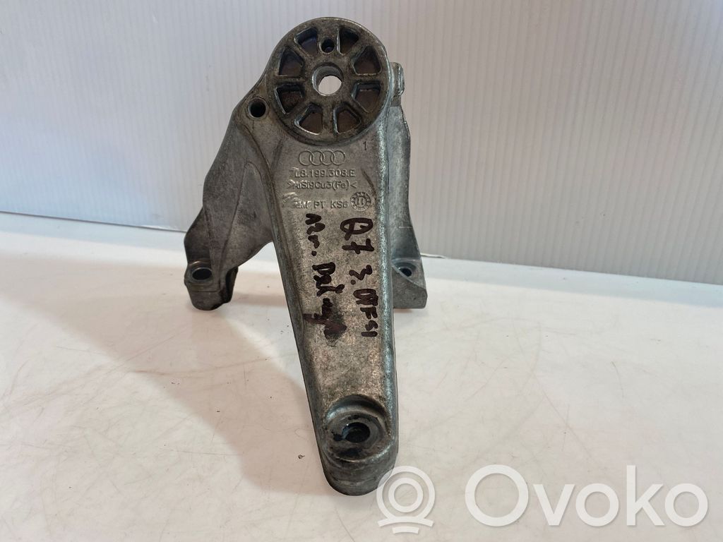 Audi Q7 4L Engine mounting bracket 