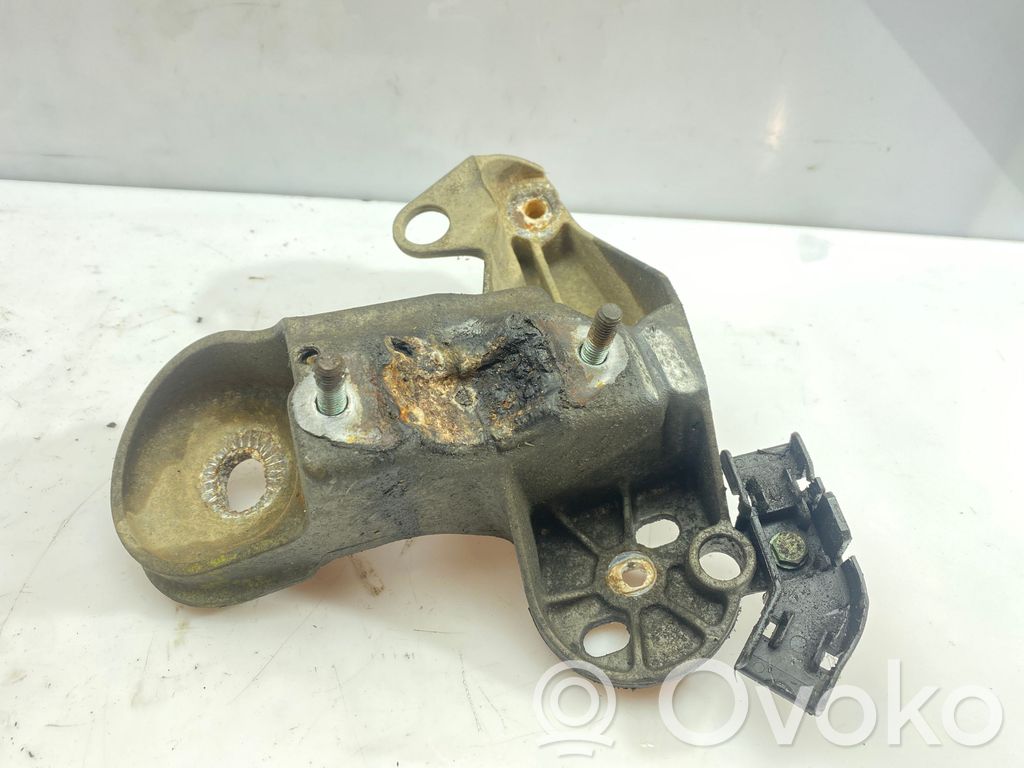 Audi A4 S4 B5 8D Engine mounting bracket 