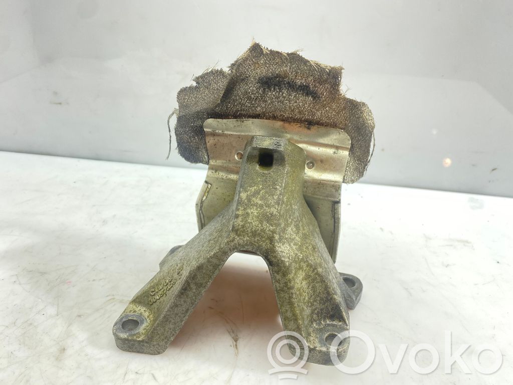 Audi Q5 SQ5 8R Engine mounting bracket 