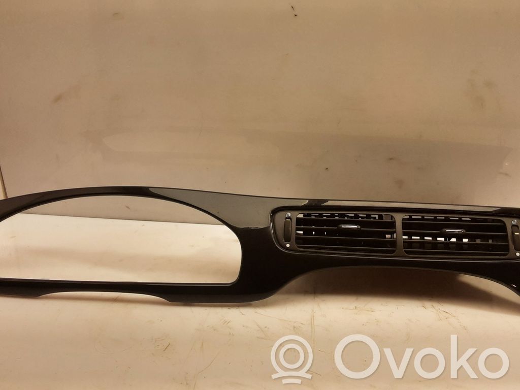 Panel trim   2R83F045H48AE