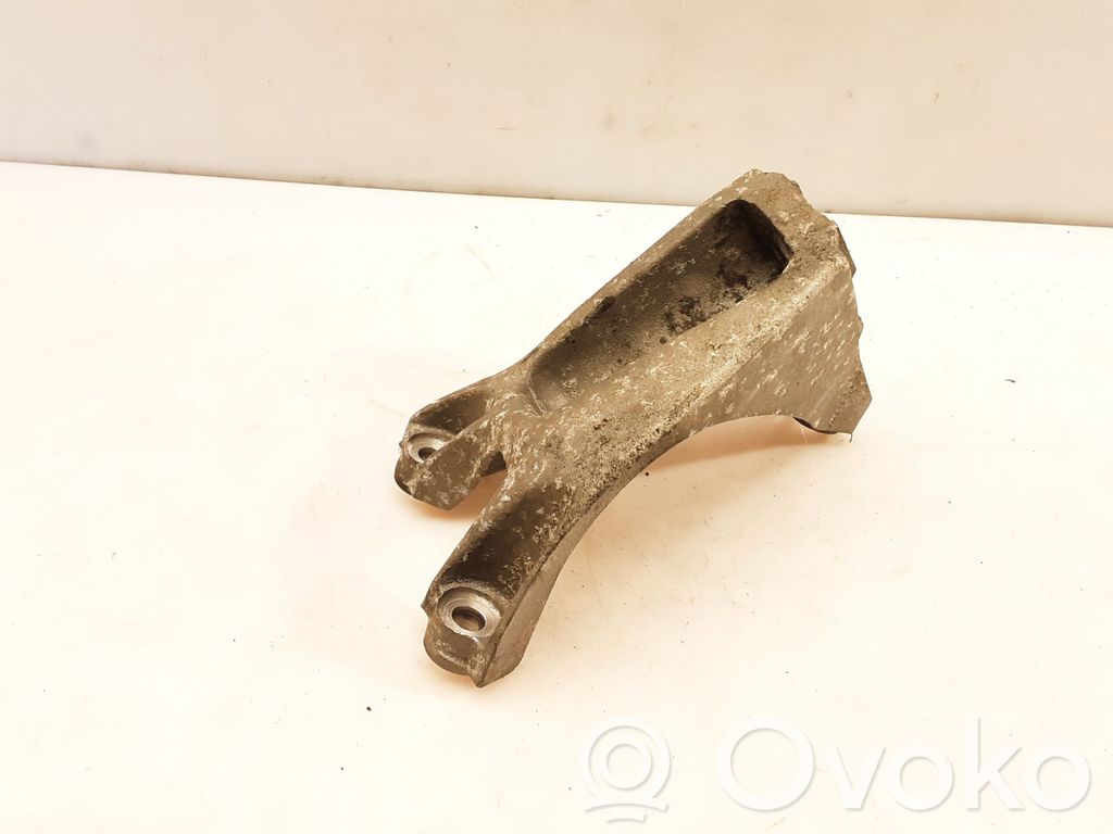 Audi A8 S8 D3 4E Engine mounting bracket 