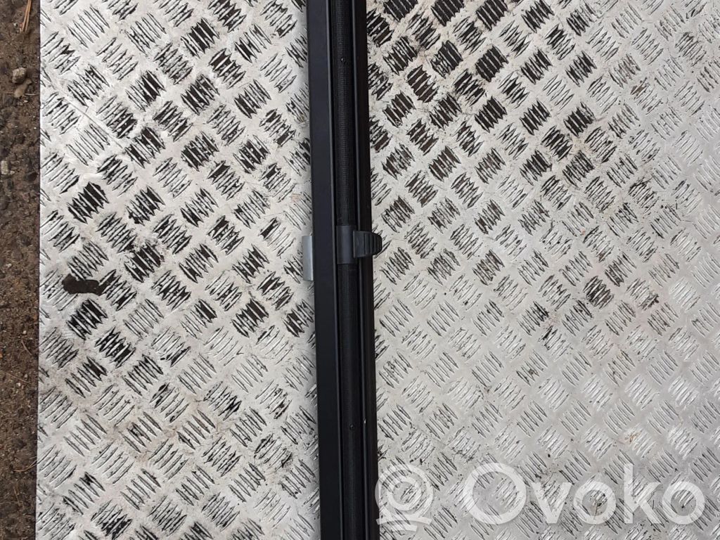 Audi A4 Allroad Tavaratilan jakaja 