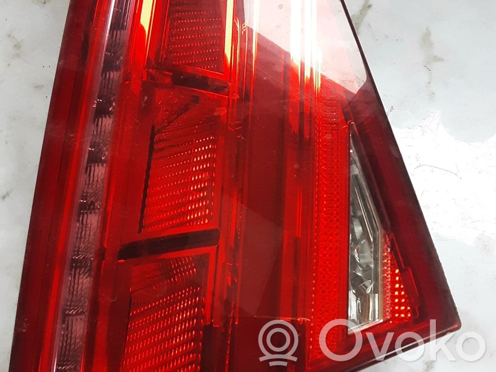 Audi A8 S8 D4 4H Lampă spate în capacul portbagajului 