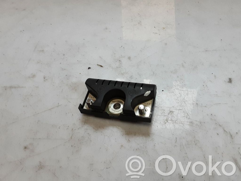 Audi A8 S8 D4 4H Pystyantennivahvistin 
