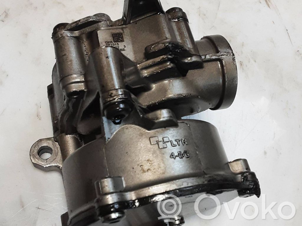 Audi A6 S6 C7 4G Oil pump 